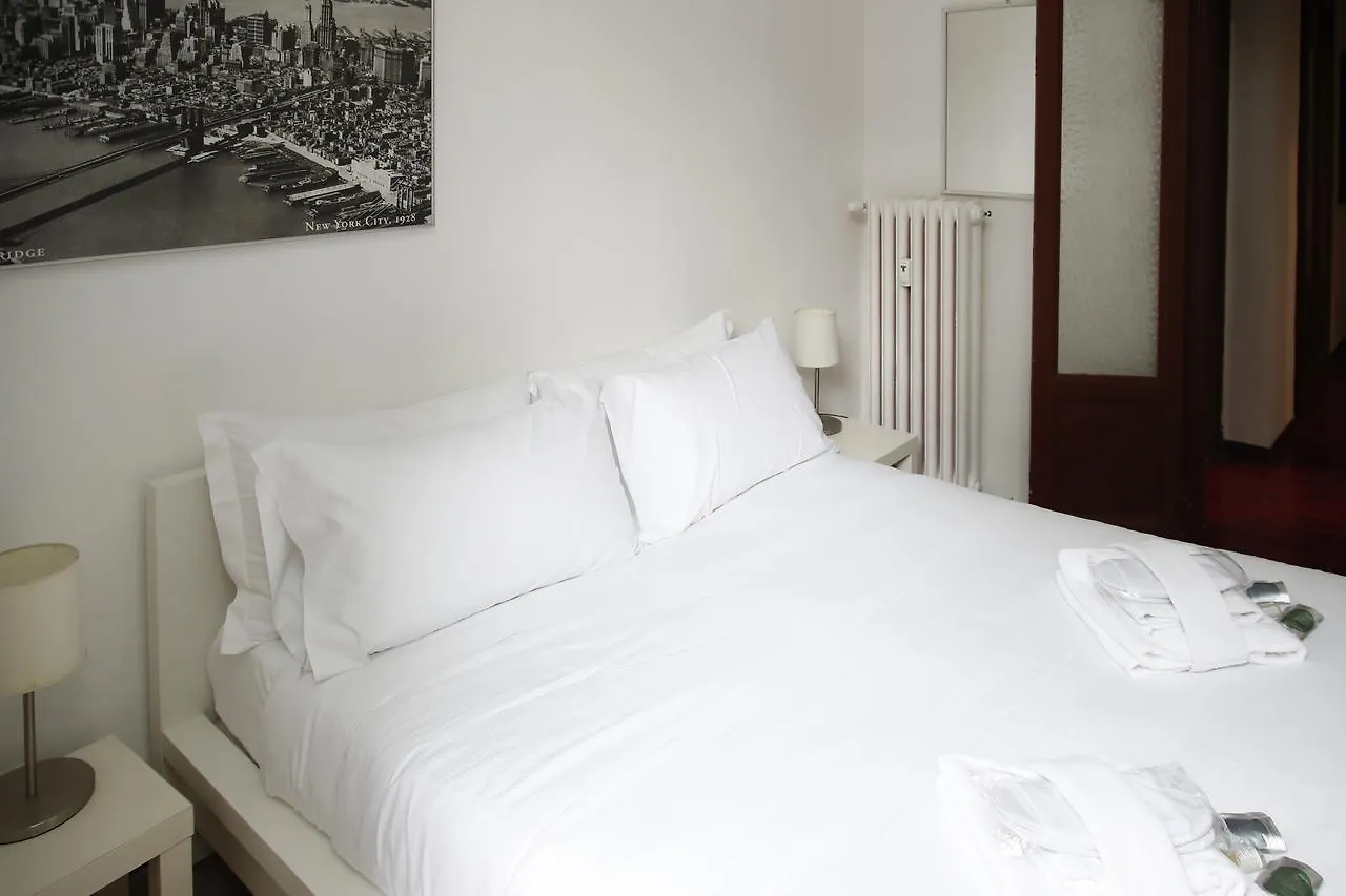 Macedonio Melloni 18 Cinque Giornate Hotel Milan