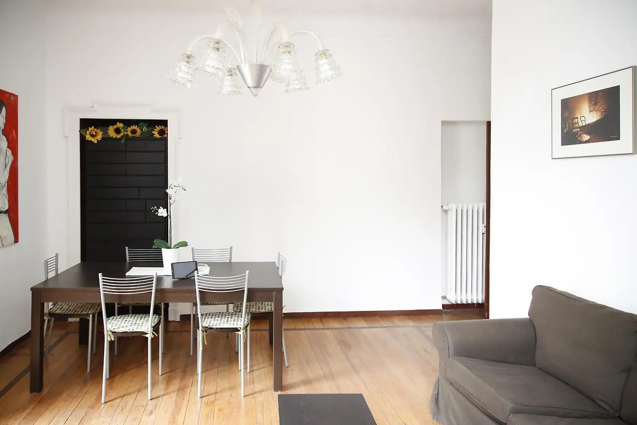 Apartment Macedonio Melloni 18 Cinque Giornate Hotel Milan Italy