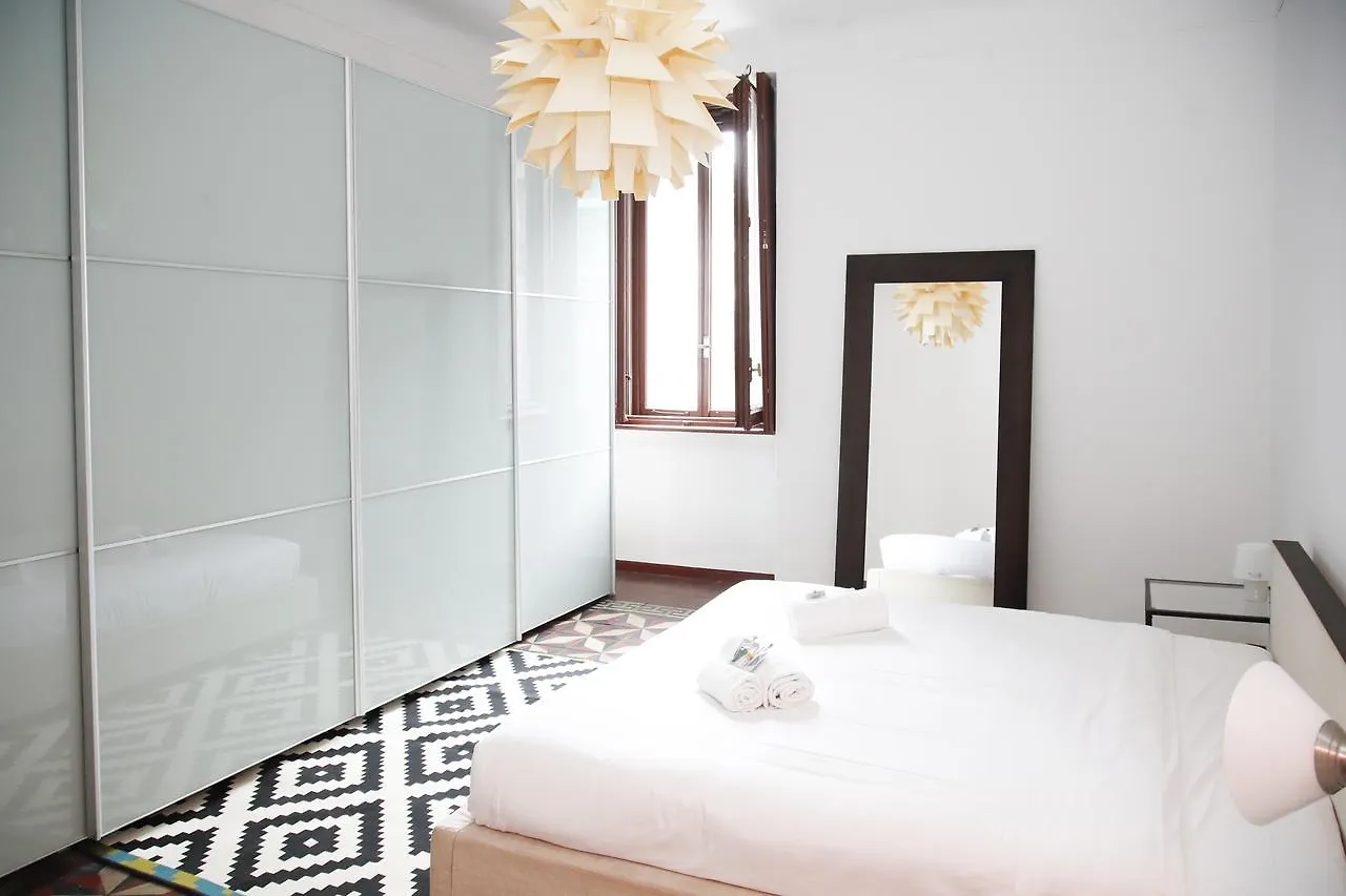 Apartment Macedonio Melloni 18 Cinque Giornate Hotel Milan Italy