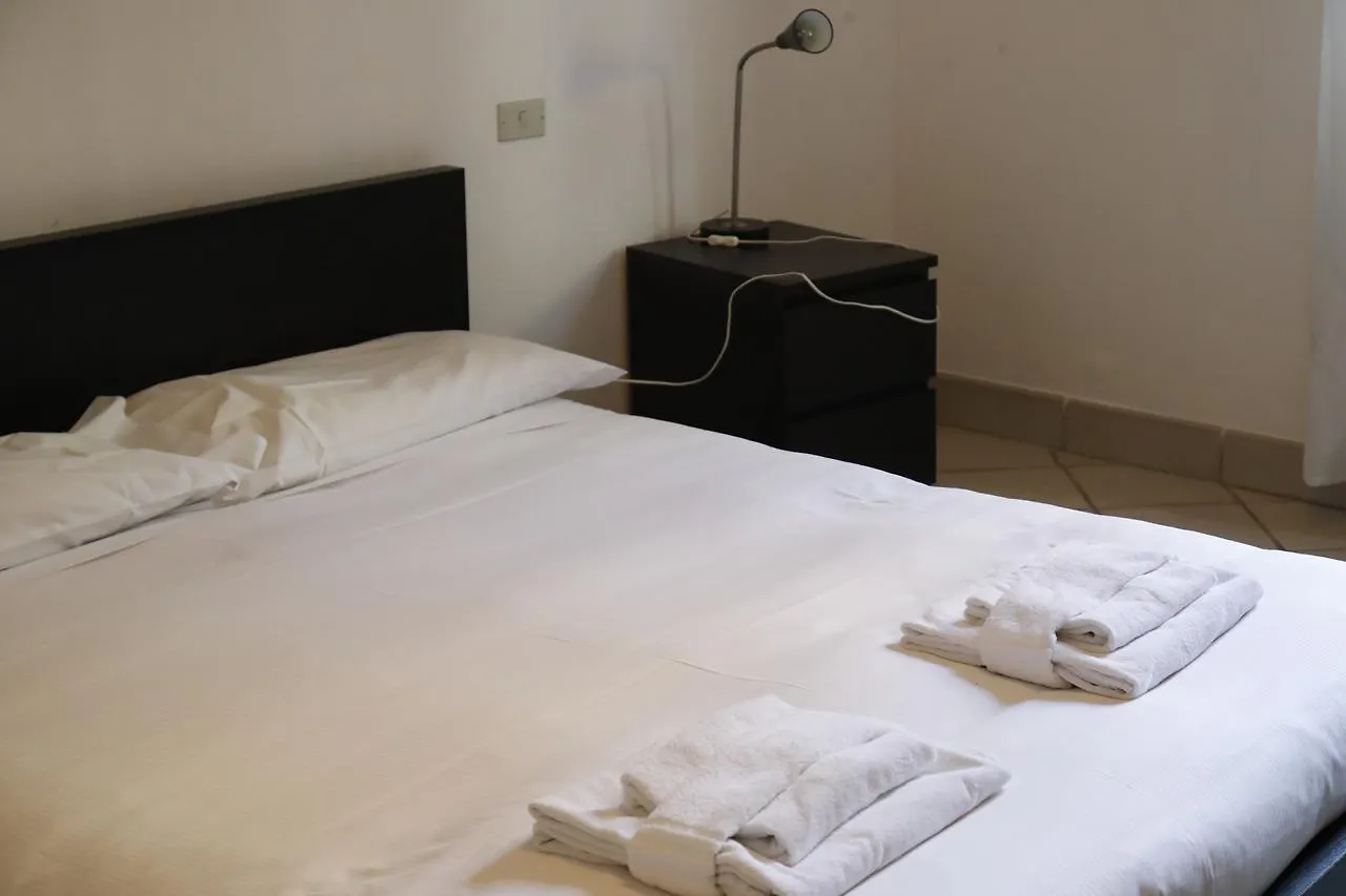 Macedonio Melloni 18 Cinque Giornate Hotel Milan